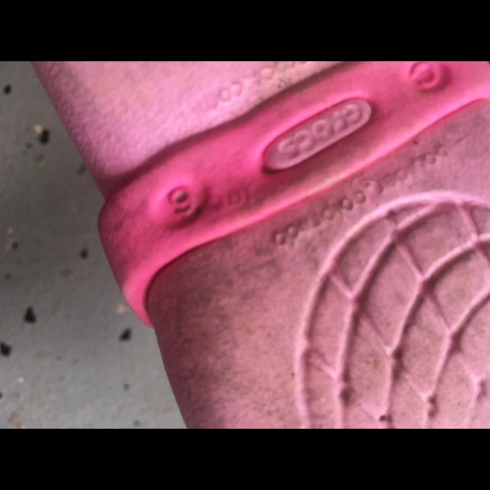 Pink crocs - Picture 2 of 3
